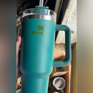 Gently Used Stanley Quencher Tumbler 40oz in Deep Sea
